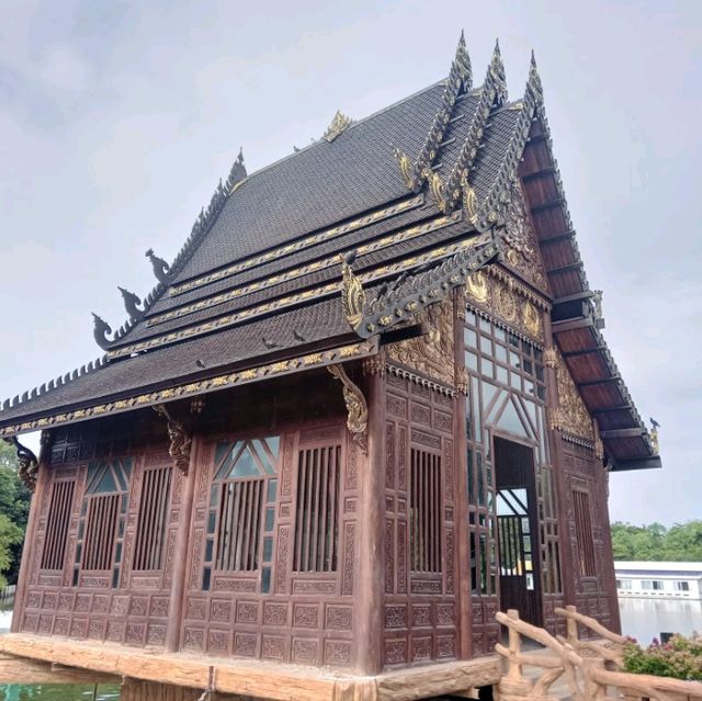 ปราสาทจตุรมุขพุทธภูมิ อุโบสถแก้ว