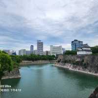 風景優美但天氣炎熱的夏季大阪城