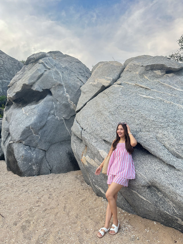 มุมลับ หาดทรายน้อย คนน้อย  ถ่ายรูปสวยมาก 🌊