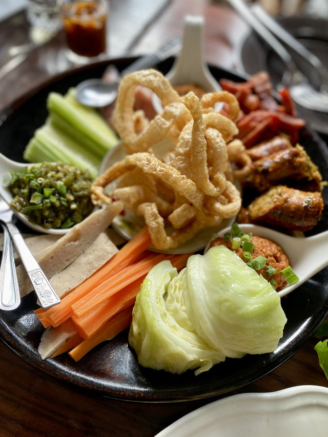 ร้าน “ชีวิตธรรมดา”☘️แต่บรรยากาศ+รสชาติที่ไม่ธรรมดา