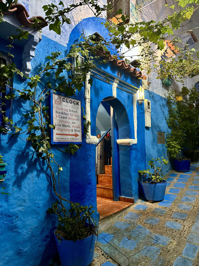 🌙 Experience the Magic of Chefchaouen at Night! 💙