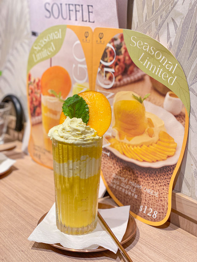 🍈Melon time~ @PHI Coffee & Pancake