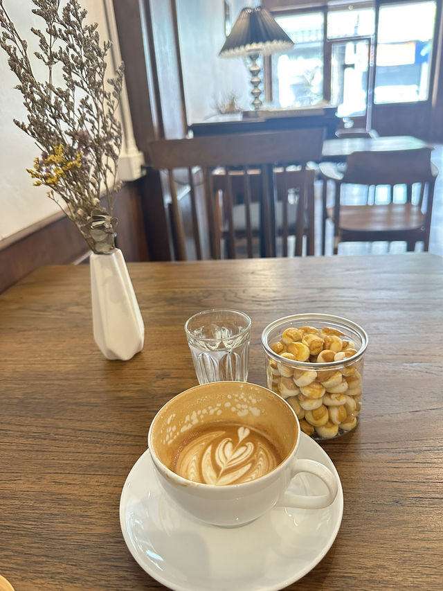 📍คาเฟ่เปิดใหม่ LOG COFFEE & TEAK FURNITURE 