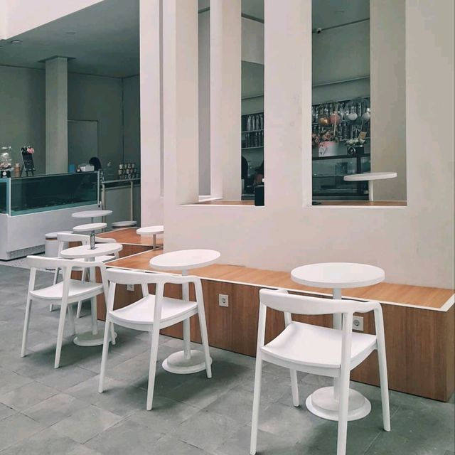 THEY FIRST OPENED IN SUNTER AND NOW THEY’RE IN KELAPA GADING