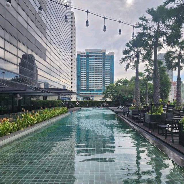 รีวิวโรงแรม Holiday Inn Bangkok Sukhumvit