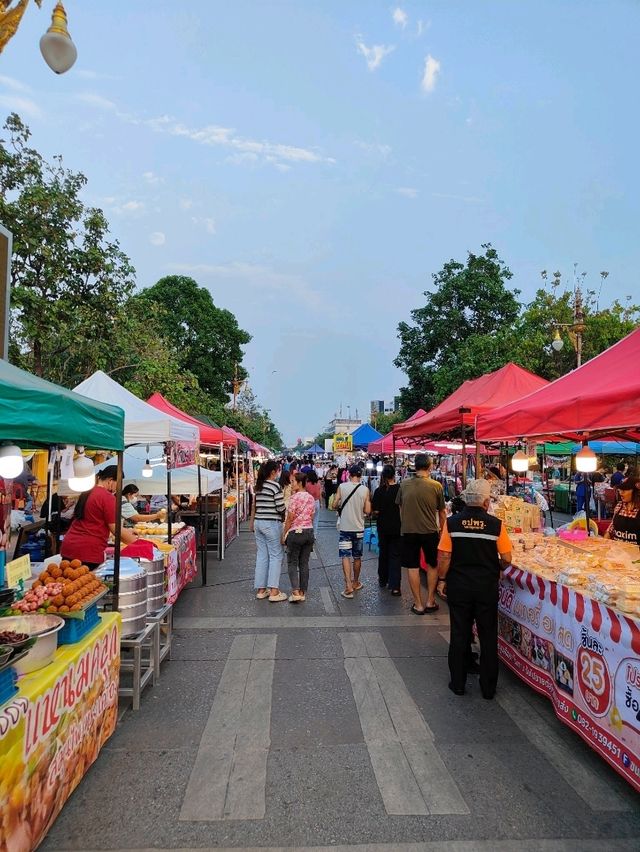 เดินเที่ยวถนนคนเดินไหว้ศาลหลักเมืองเมืองอุดร