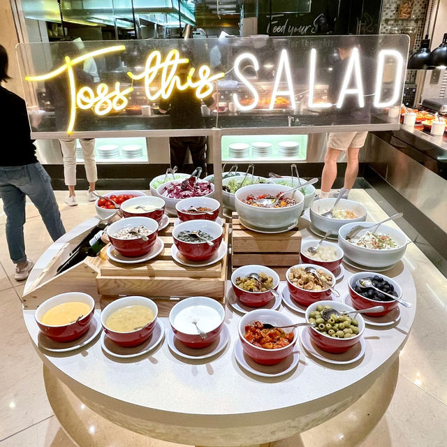 朗廷酒店自助餐-環境舒適，服務周到，任食帶子、生蠔、龍蝦