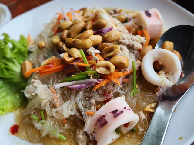 ”บ้านชิดลมบางปู“ ร้านอาหารติดทะเลย่านบางปู