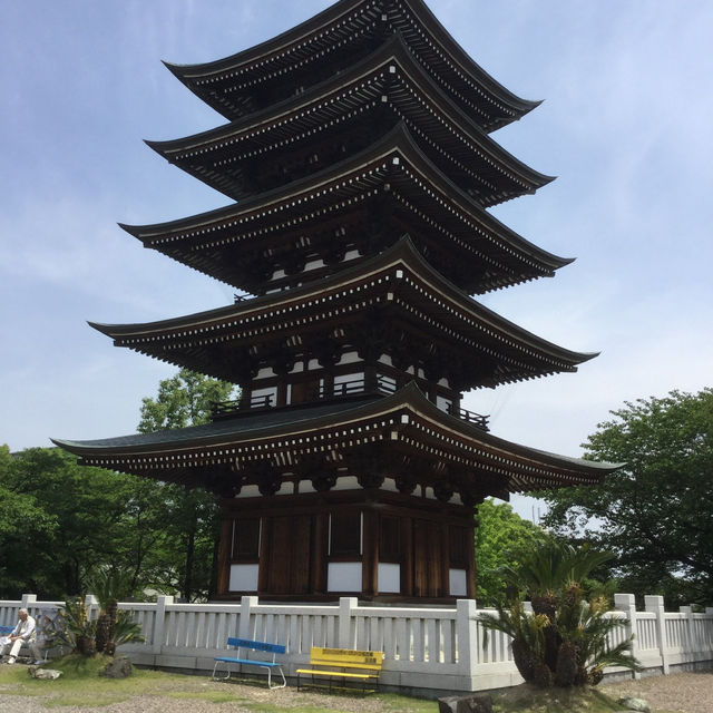 「覺王山日泰寺靜謐之旅：暹羅風格寺廟與心靈的綠意避風港」