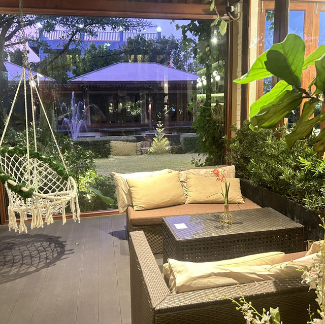 ร้านอาหารกึ่งคาเฟ่ อาหารอร่อย บรรยากาศชนะเลิศ