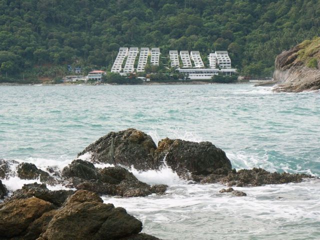 หาดยะนุ้ย หาดเล็กๆ ใกล้แหลมพรหมเทพ ภูเก็ต