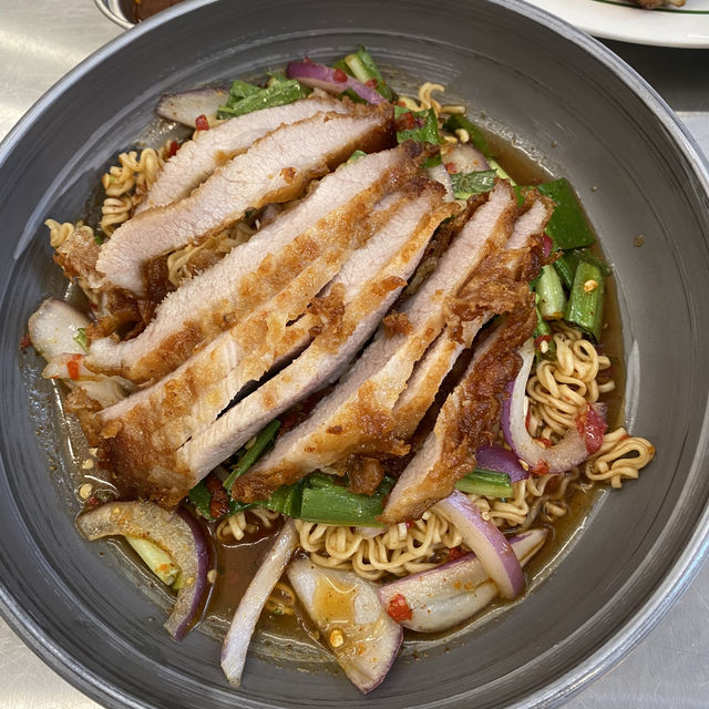 ร้านยำสุดแซ่บในถ.บรรทัดทอง 🌶️🥵