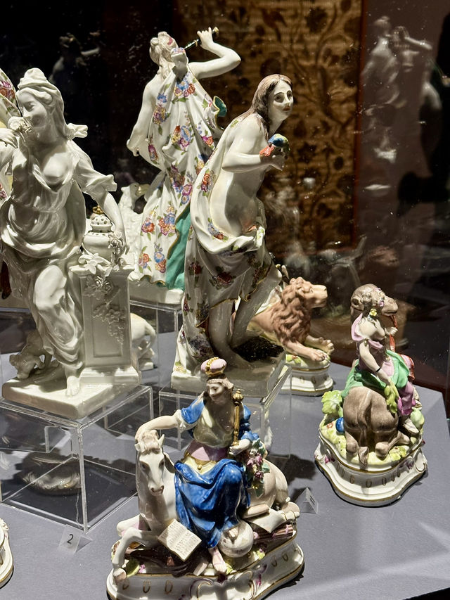 Ever wondered how royals used to live? The answers could be found here…for free!