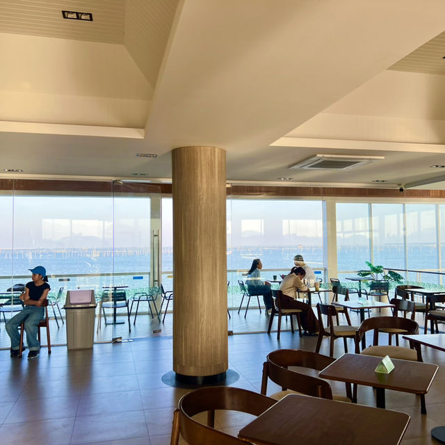 Café Amazon กลางทะเลชลบุรี