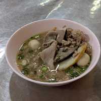 Rung Rueang 榮泰米粉湯，曼谷街頭的米其林美食