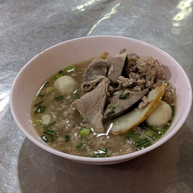 Rung Rueang 榮泰米粉湯，曼谷街頭的米其林美食