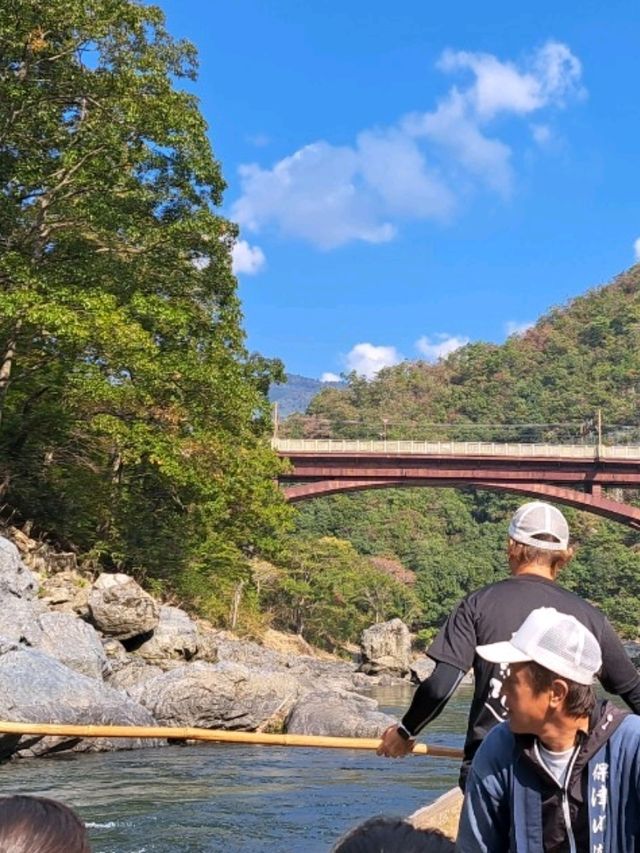 京都嵐山乘坐〔保津川遊船〕暢遊自然美景