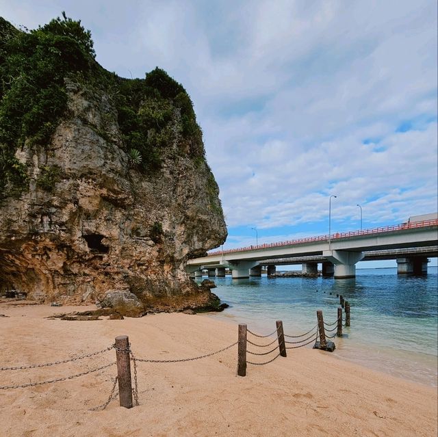 【沖繩】神社建造在海浪拍打的岸邊的巨大珊瑚礁之上