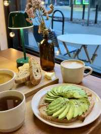 Cozy Breakfast at Nelson the Seagull Café☕️
