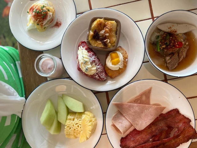 พาส่อง Breakfast The Standard Huahin