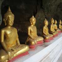 แสงอาทิตย์ต้องพระพุทธรูปสวยสุดใจ