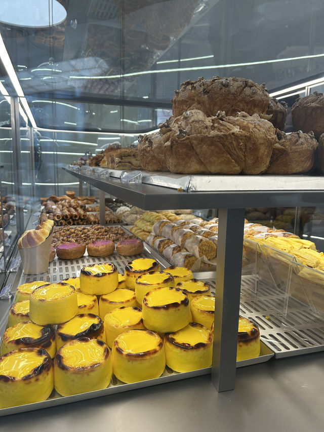 Holiland ร้านขนมที่ควรค่ากับการแบกกลับ 100% ~ 