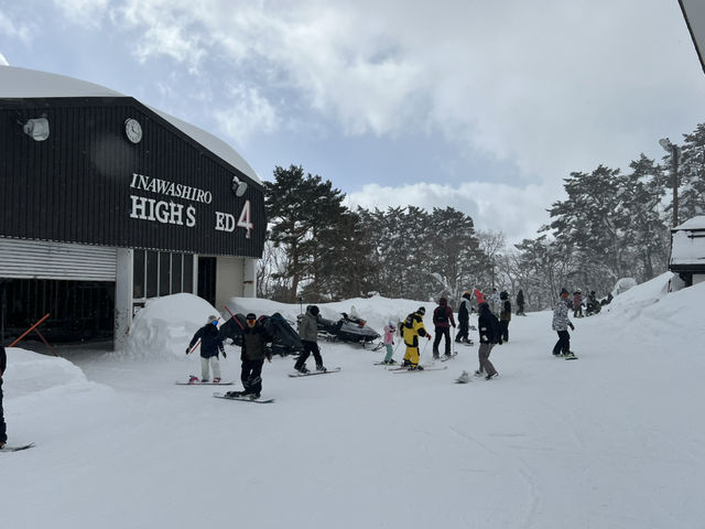 หนีร้อนไปเล่นสโนบอร์ดที่ Inwashiro Snow Paradise
