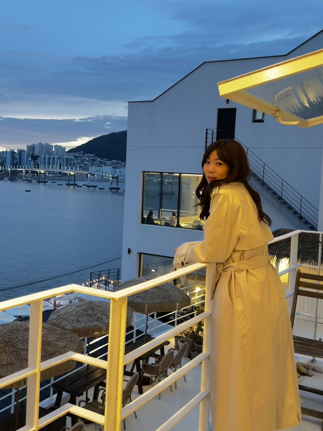 Whimsical Seaside Café in Huinnyeoul Busan: Cozy Vibes & Cute Decor! 🐻