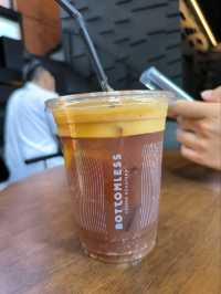 บอททอมเลส ร้านกาแฟสาขาสุขุมวิท 33