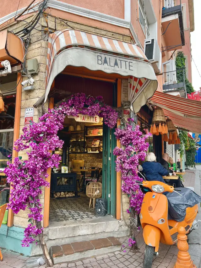 Colorful Spring in Balat💐