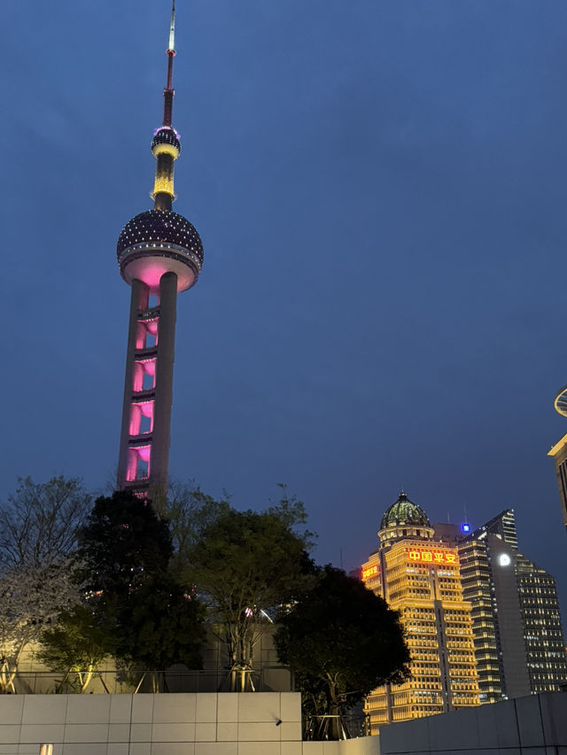 Shanghai: Where modernity Meets Adventure! ✨🏙️
