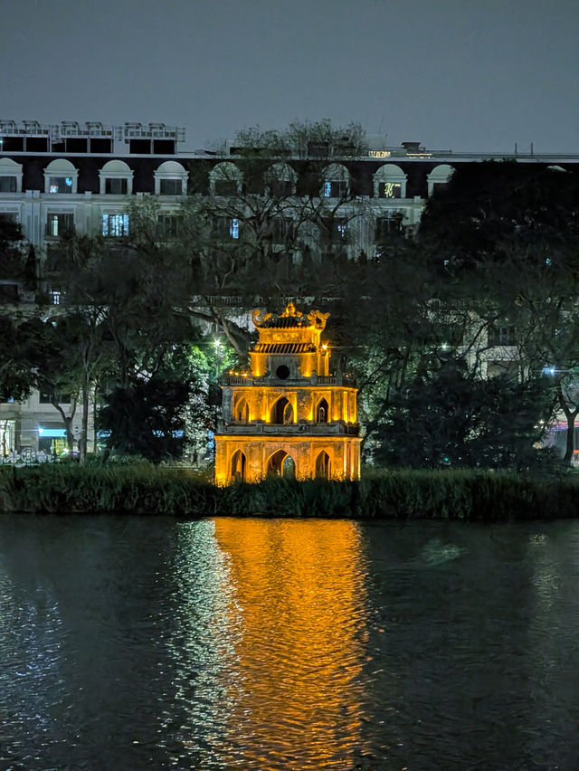  🇻🇳 Hanoi: The Contrasts of Spring Weather 🌤☁️  