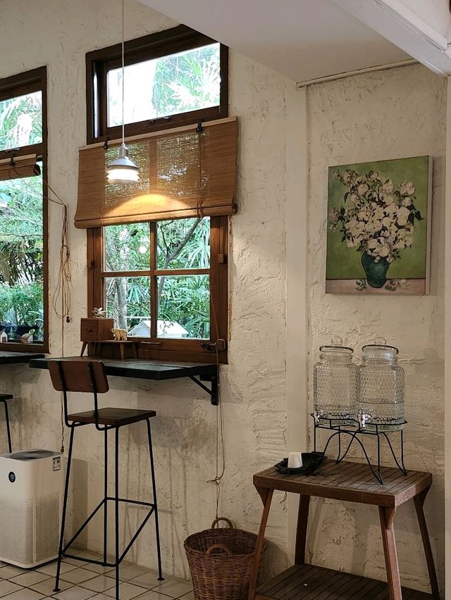 Charlotte Hut Coffee & Tea Bar
