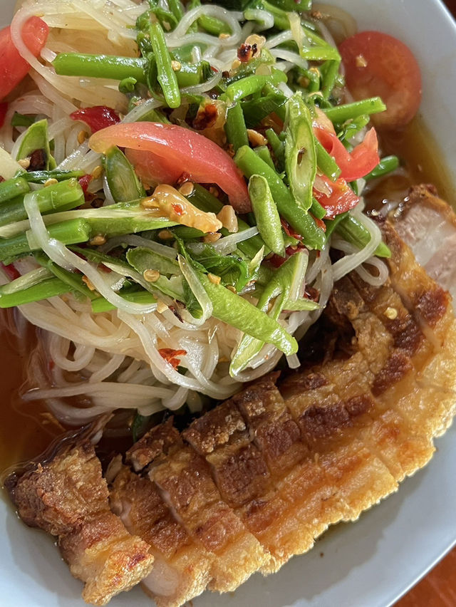 ส้มตำเจ๊ลักษณ์ แหลมสิงห์ จันทบุรี