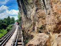 เดินชมวิวแม่น้ำแควบนสะพานรถไฟสายมรณะ 🗣️