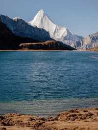 Discover and explore stunning landscapes at Daocheng Yading