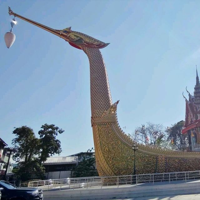 อุโบสถบนเรือสุพรรณหงส์ วัดชลอ