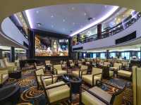 "Norwegian Breakaway: The Ship That’s Basically a NYC Party… But With More Sunscreen" 🗽🚢🌞