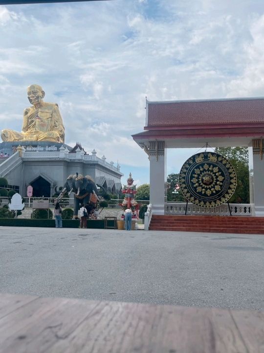 ไหว้พระขอพร หลวงปู่ทิม วัดละหารไร่ ระยอง