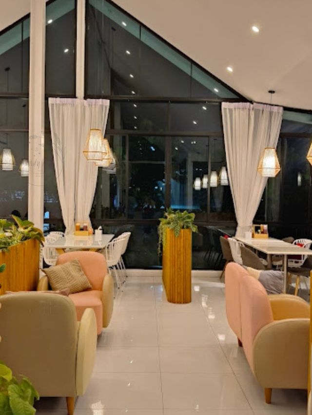 💯 UR Yellow Bus Cafe