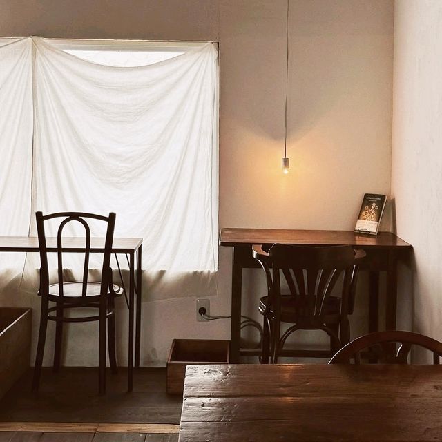 Awaiya Books Cafe