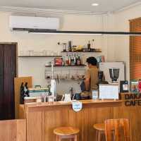 โฮมมี่คาเฟ่กลางทุ่งนา พร้อมรถคลาสสิคสุดน่ารัก