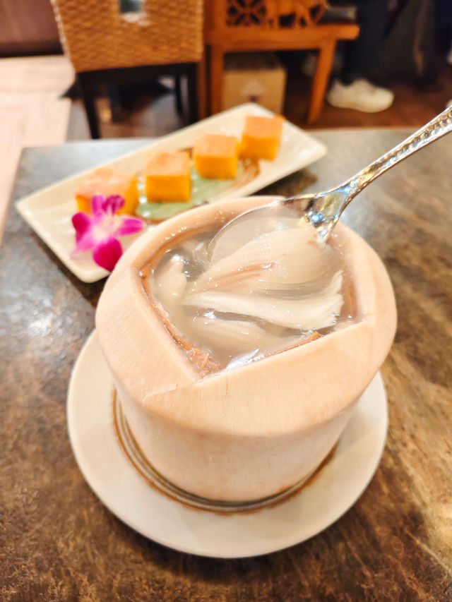 灣仔。三層樓高。高質泰菜