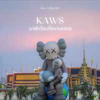 เมื่อ KAWS  มาพักร้อนที่สนามหลวง ✨☀️
