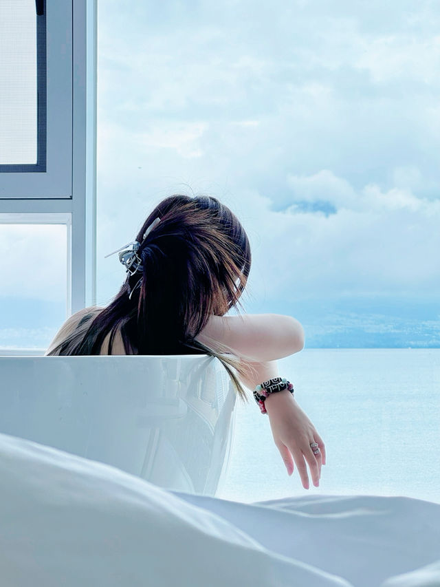 Wake Up to the Serenity of Erhai Lake —Dali’s dreamy seaside escape [⛰️🌊🛏️]