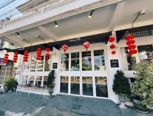 memmoth cafe & hostel