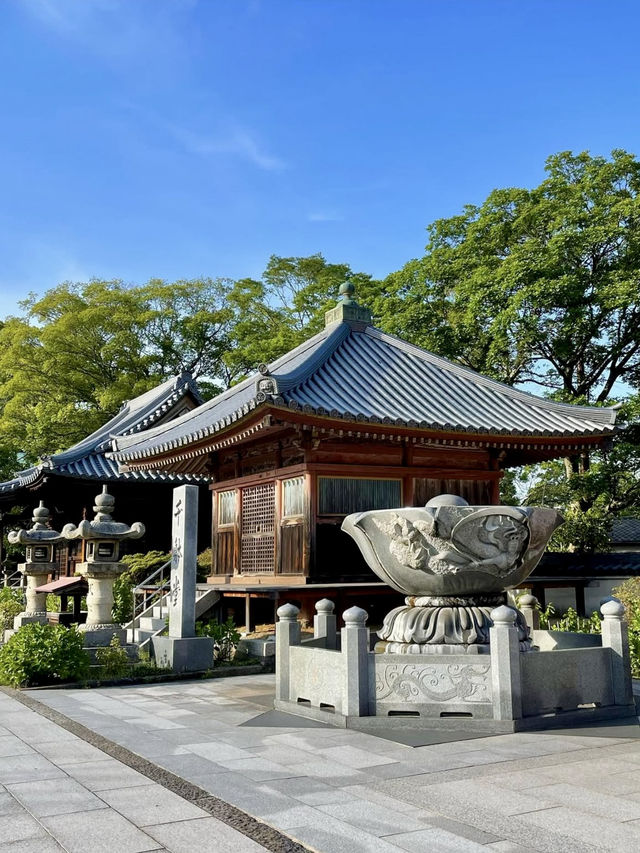 Relaxed Wandering in Takamatsu – Temples, Views & Architecture