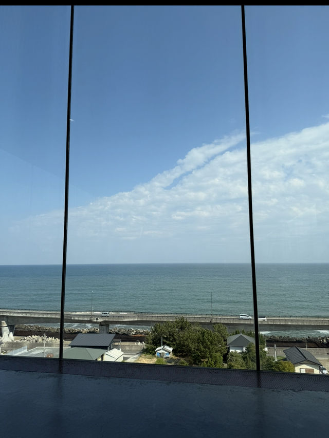 彷彿漂浮在太平洋上的玻璃車站--JR常磐線日立車站