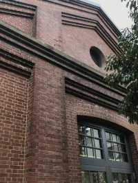 【東京都北区　レンガ造りの中央図書館で過ごす午後のひと時】