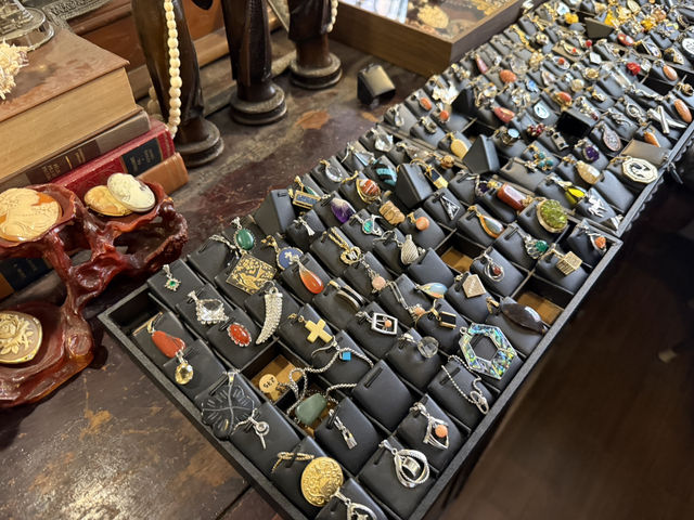 Deeritage – Timeless Vintage Jewelry for the Soulful Collector  